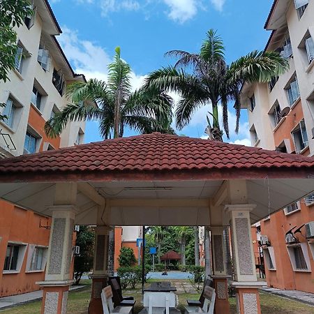 פוטראג'איה M.Fr Homestay Pangsapuri Putra Damai מראה חיצוני תמונה