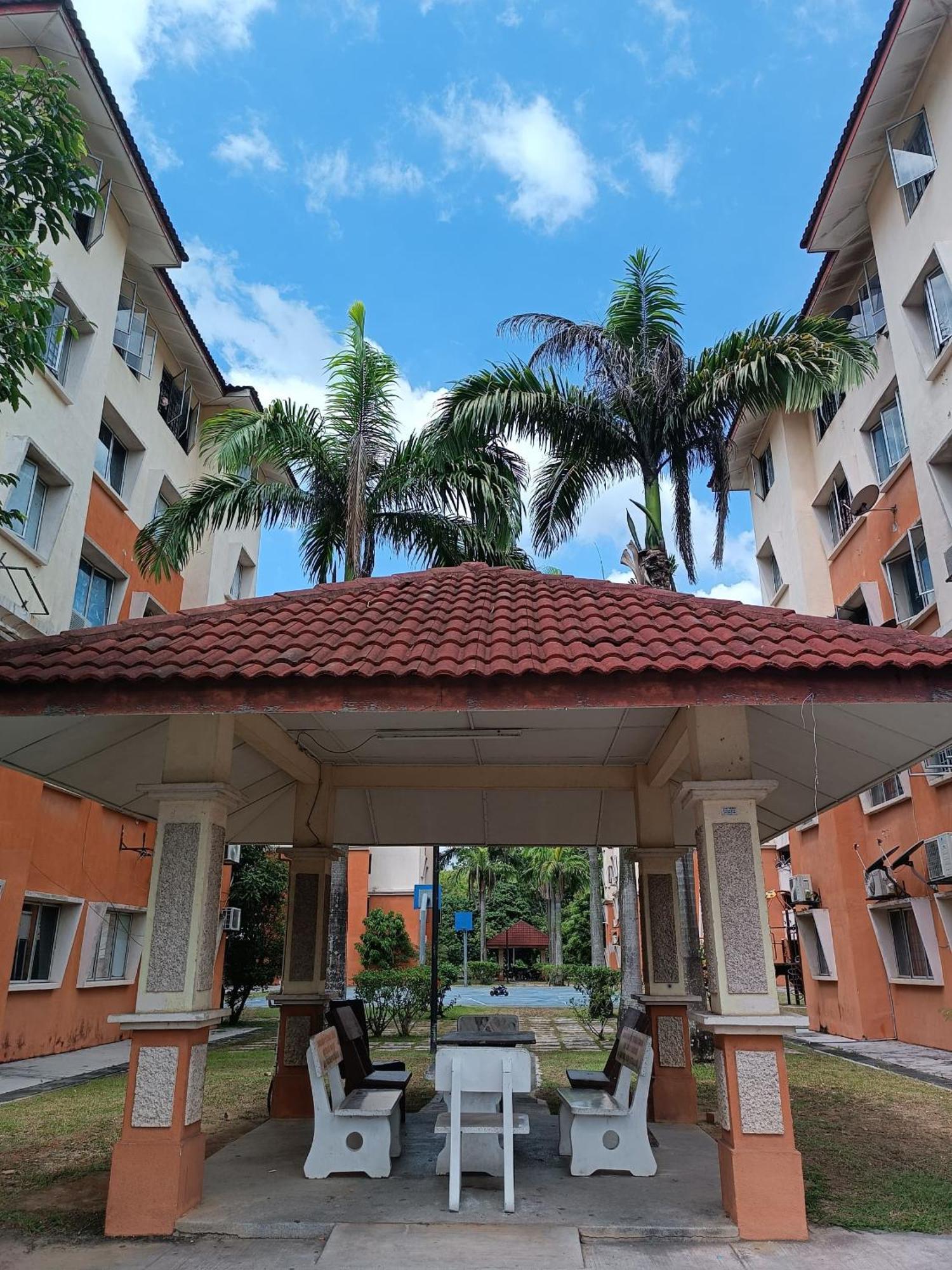 פוטראג'איה M.Fr Homestay Pangsapuri Putra Damai מראה חיצוני תמונה
